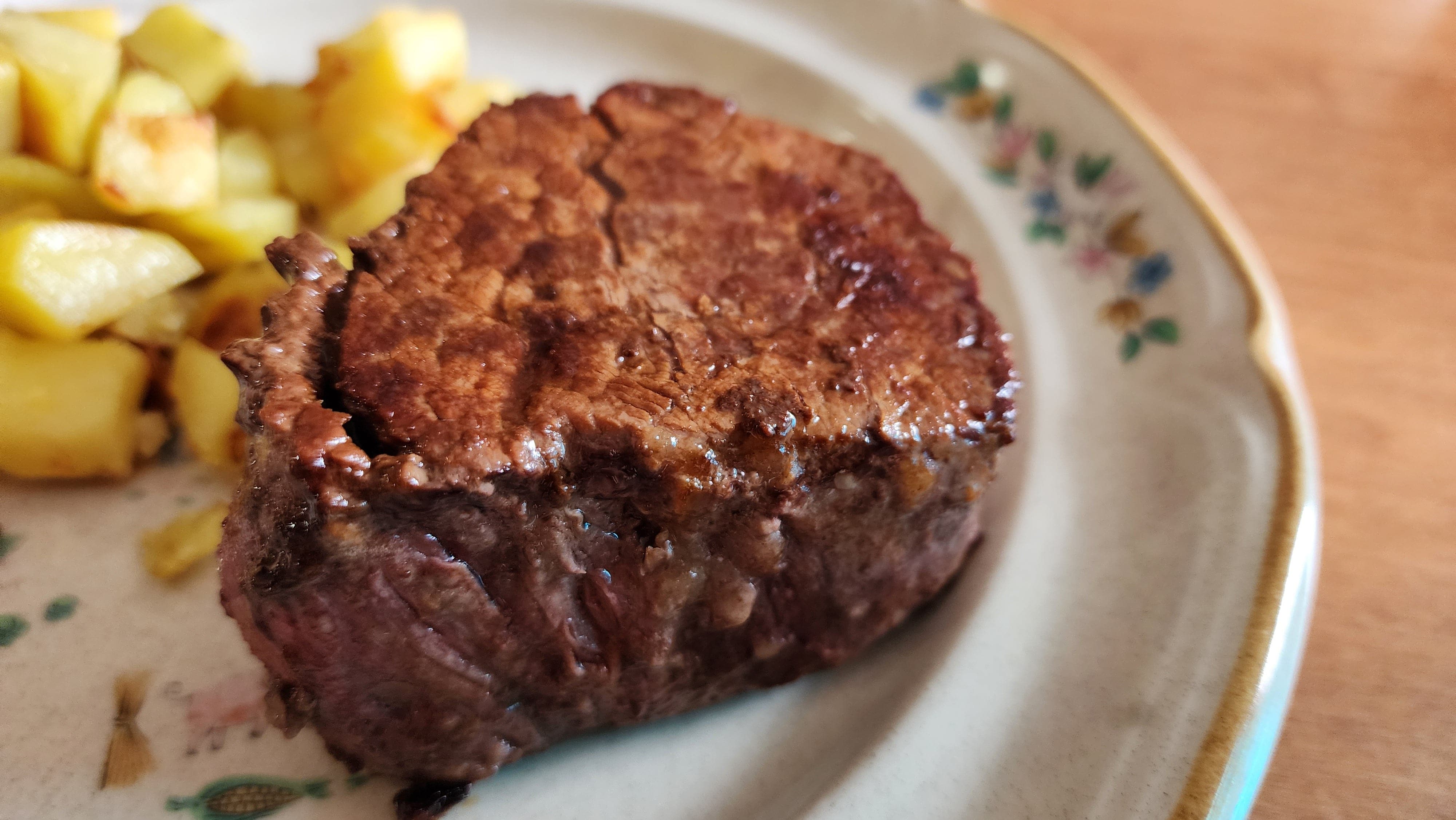 Beef - Filet Mignon 8oz Black Angus 40+ Days Aged Grass-Fed Ontario Sold in pairs (16oz total weight)